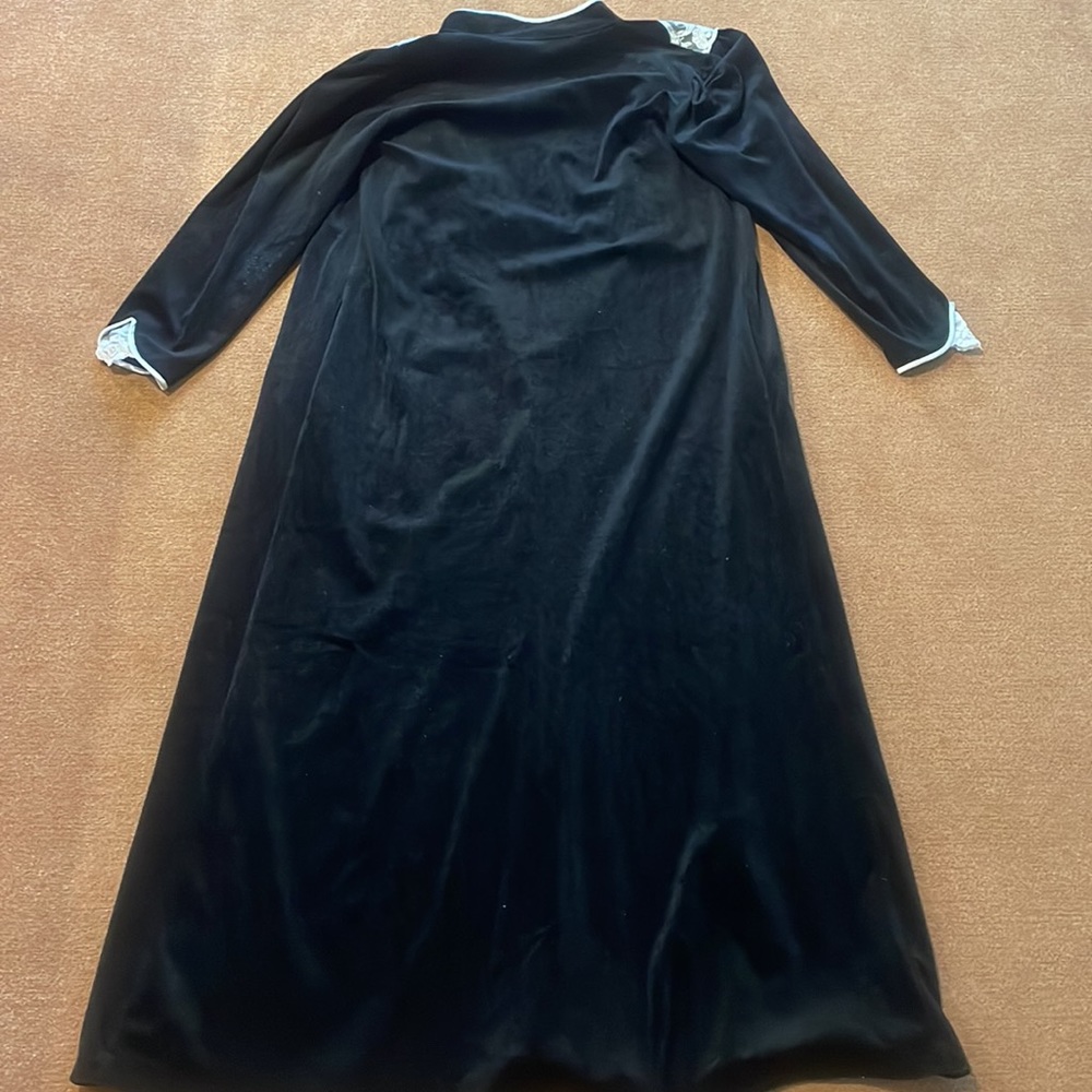 Women’s Robe - Picture 4 of 6